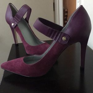 NWOT CALVIN KLEIN BRYSTAL ANKLE STRAP PUMPS
